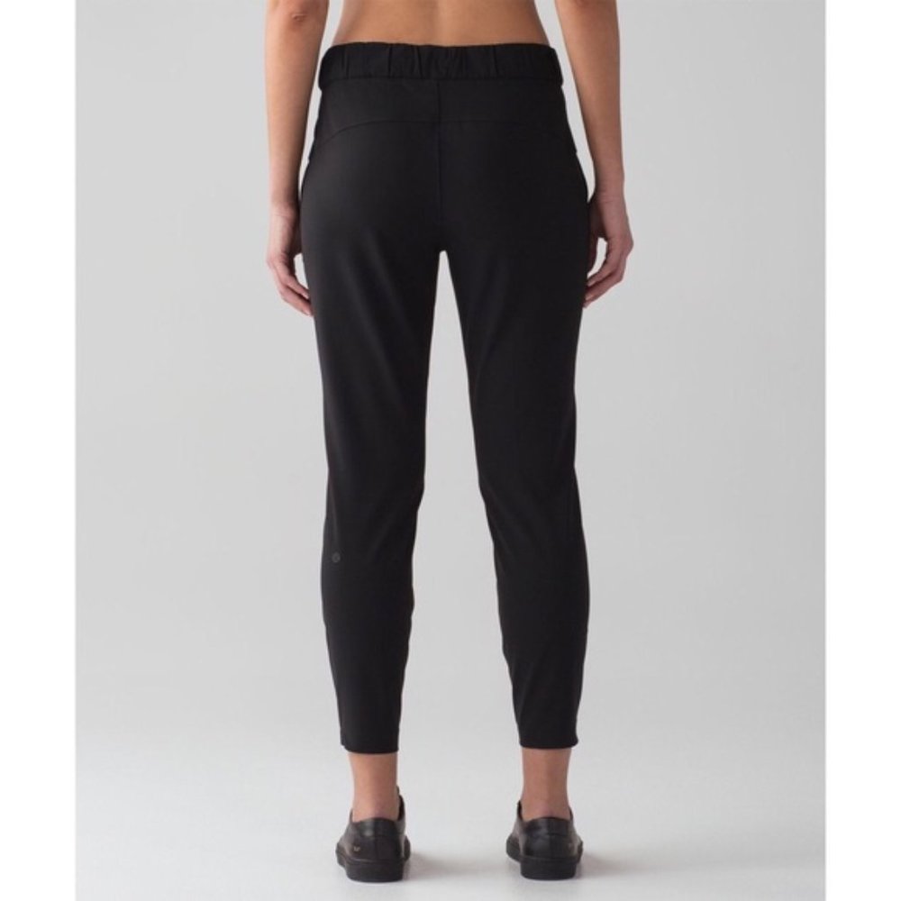 lululemon On the Fly Pant 28” - Woven - Picture 2 of 4